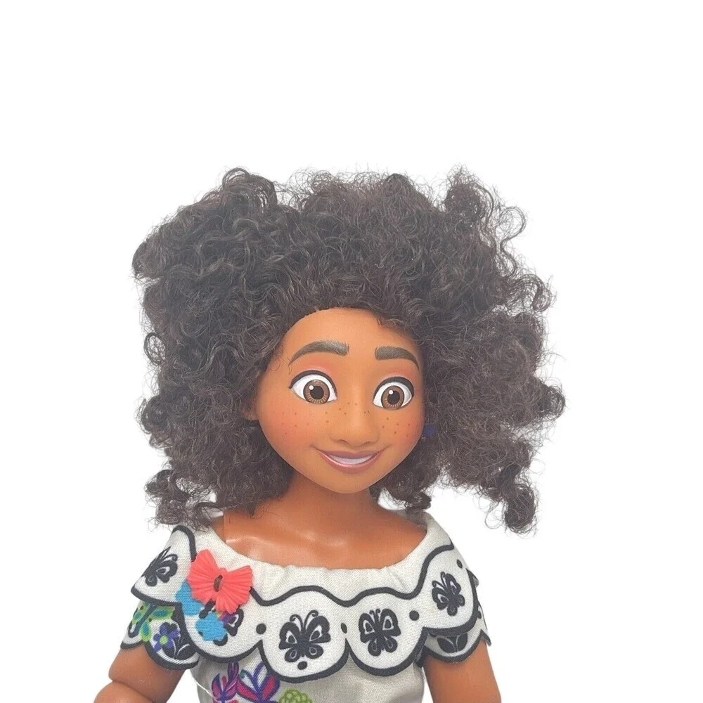 Disney Encanto Mirabel Madrigal 11